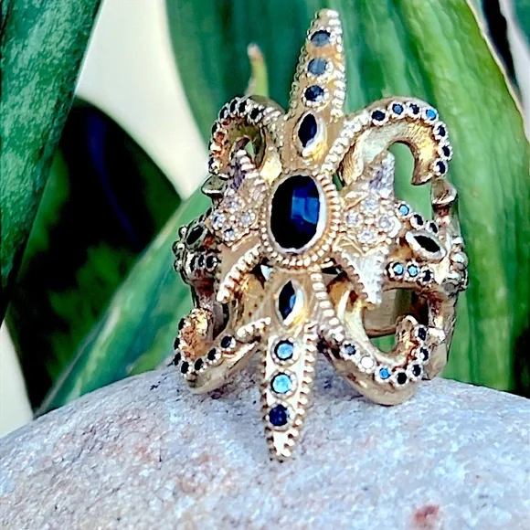 Sold 18k Gold diamond and sapphire Fleur-de-Lis Ring - Picture 15 of 17